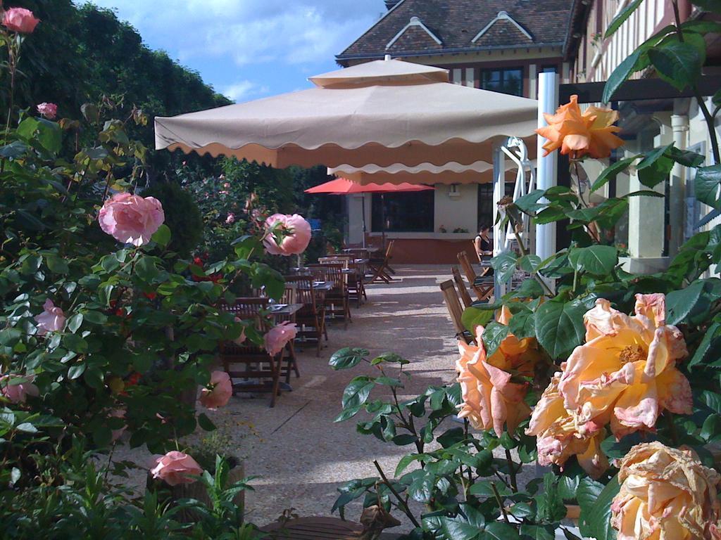 Logis Hotel La Foret Senonches Εξωτερικό φωτογραφία