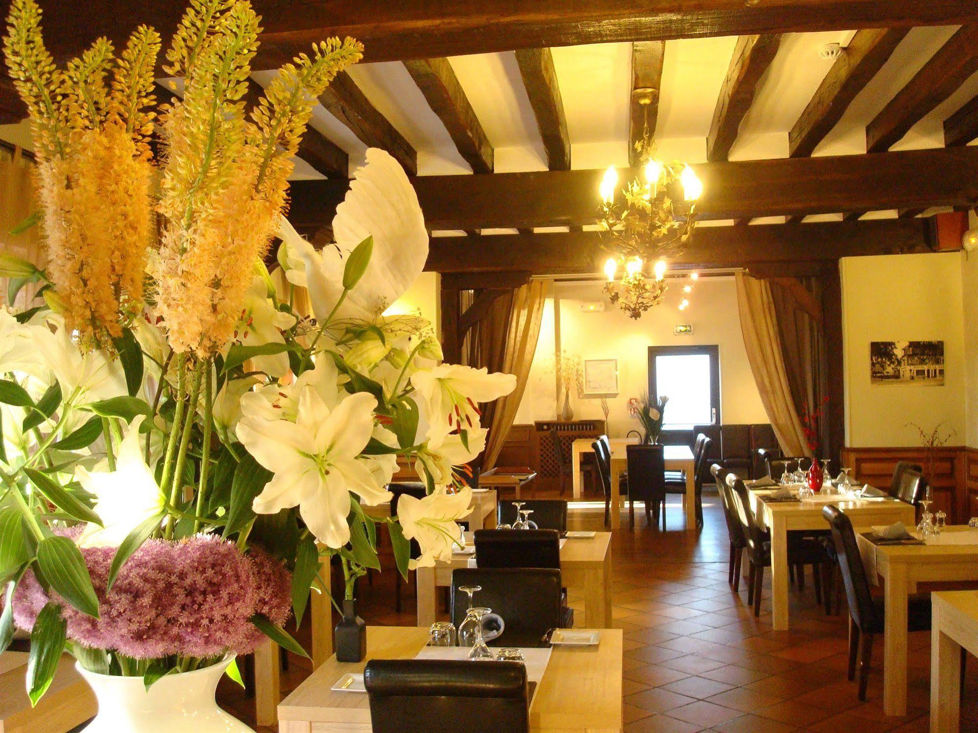 Logis Hotel La Foret Senonches Εξωτερικό φωτογραφία